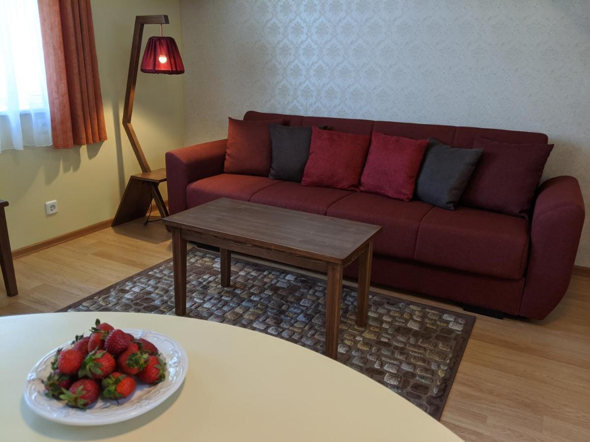 Parna Guesthouse & Apartments Kuressaare Kültér fotó